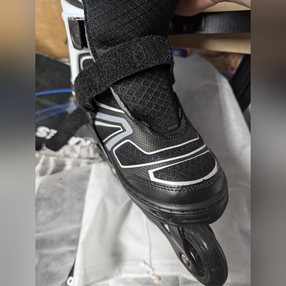 KIDS L.E.D ROLLER SKATES - Picture 5 of 6